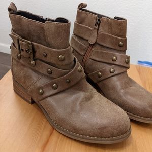 Guess leather boots/size 5.5
